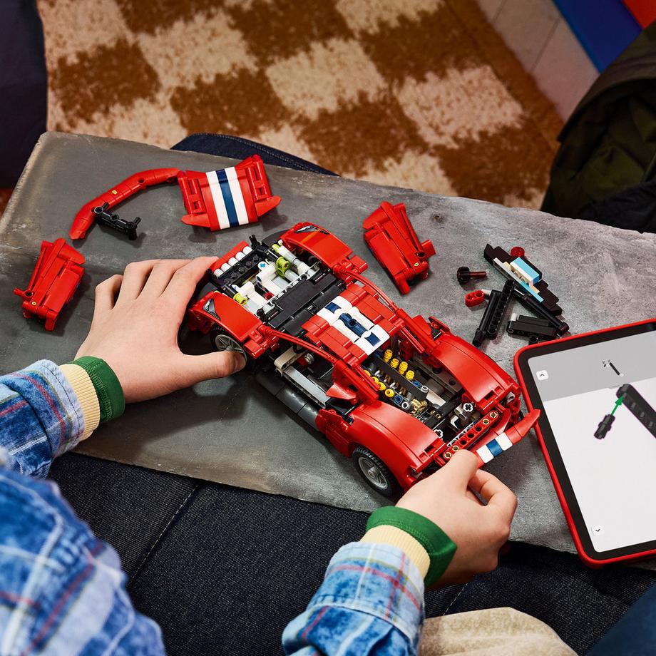 LEGO®  42235 Auto Ferrari 488 PISTA 