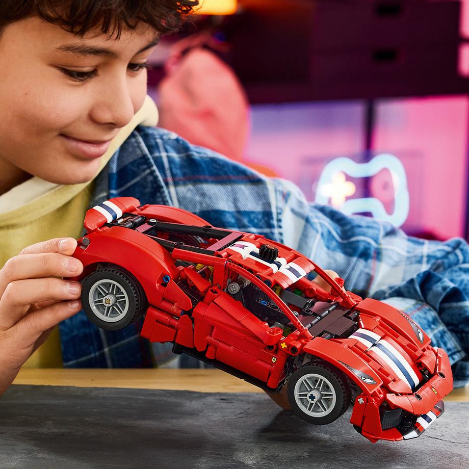 LEGO®  42235 Auto Ferrari 488 PISTA 