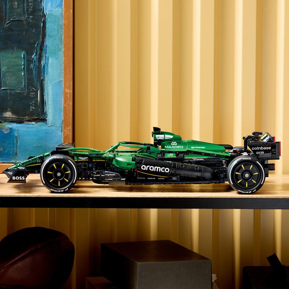 LEGO®  42240 Voiture Aston Martin Aramco AMR25 F1® 