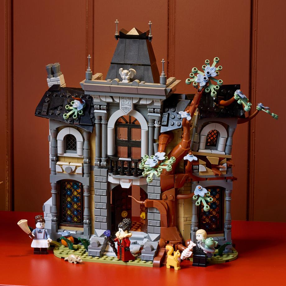 LEGO®  11383 Maniero della Sindaca 
