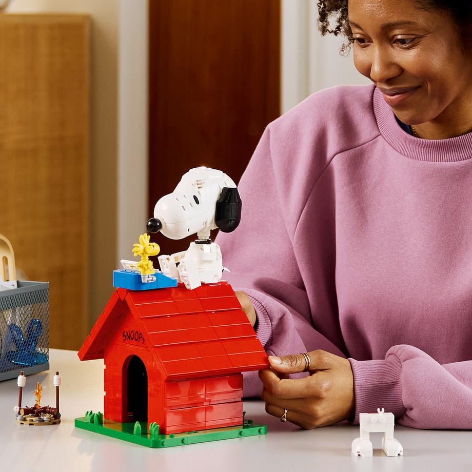 LEGO®  21368 Peanuts : la niche de Snoopy 