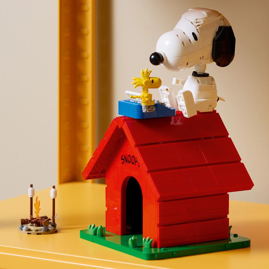 LEGO®  21368 Peanuts : la niche de Snoopy 
