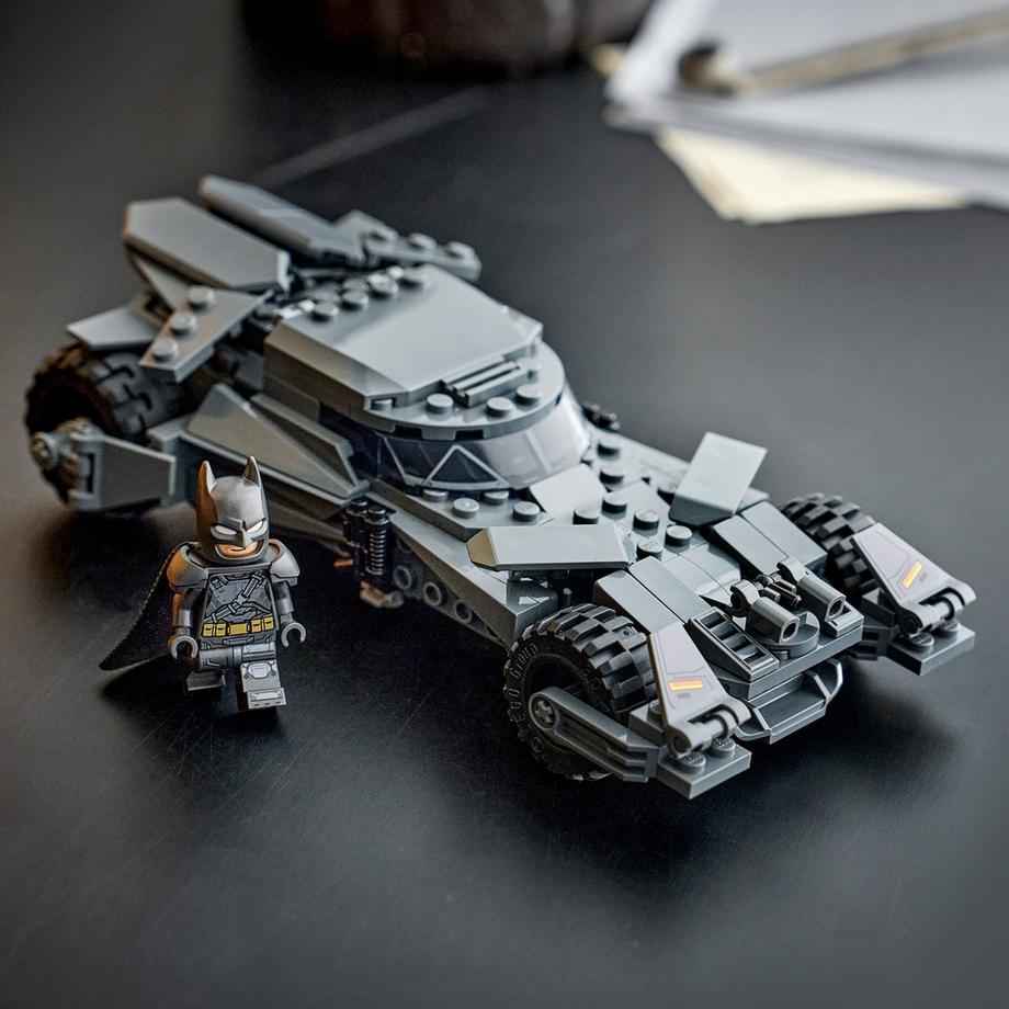 LEGO®  76331 La Batmobile™ de Batman v Superman™ 