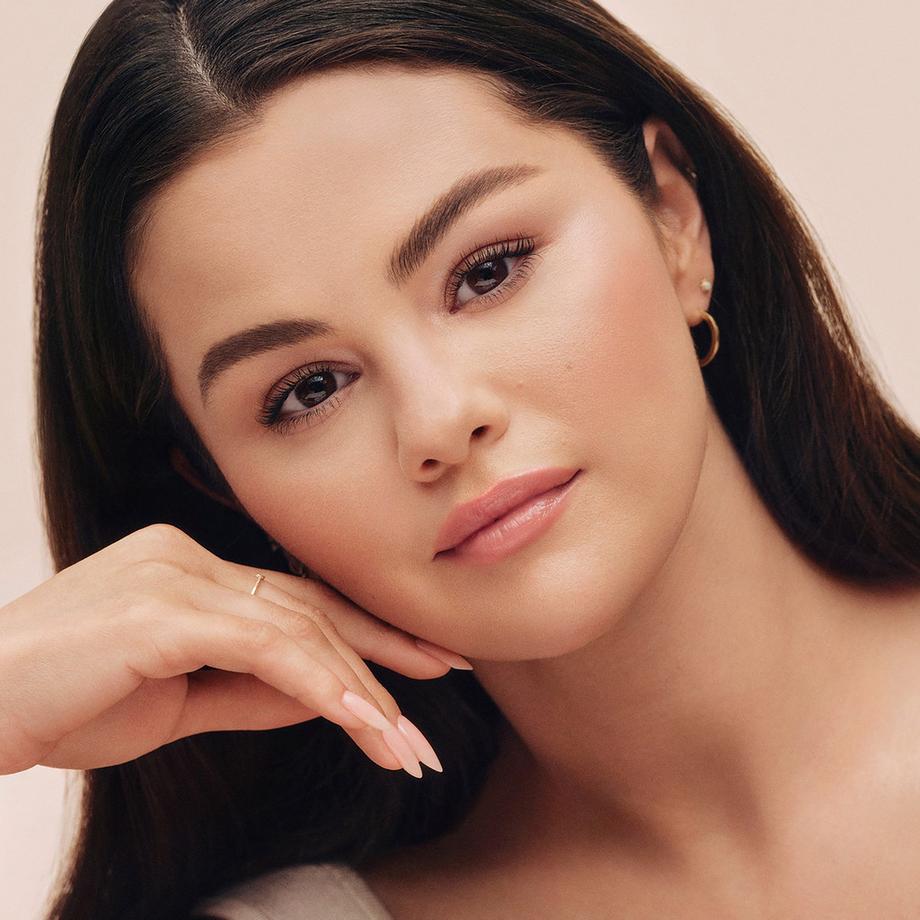 RARE BEAUTY  True To Myself - Natürliche Matte Deckende Foundation 