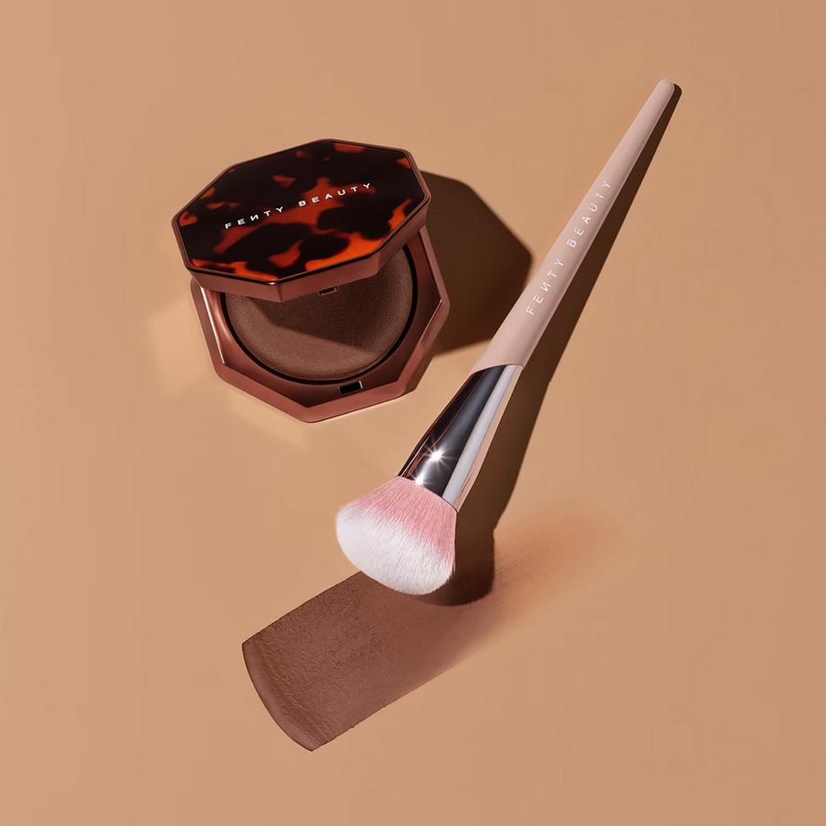 Fenty Beauty By Rihanna  Seamless Cream Blending Brush 185 - Pennello per bronzer e texture cremose 