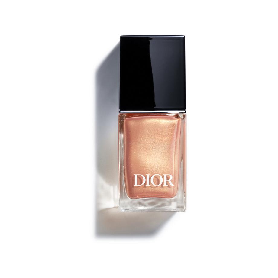 Vernis à ongles effet gel et couleur couture