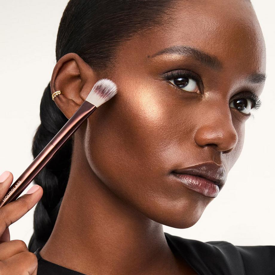 HOURGLASS  No. 16 Highlighter Brush - Pinceau highlighter 