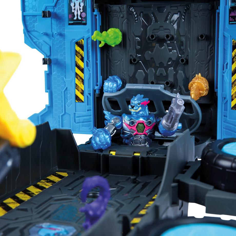 Moose Toys  Mr Beast Lab Hybrids Mega Battle Truck Mega Tech 