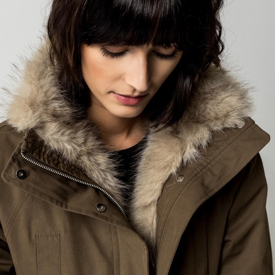 Manor Woman Parka avec capuche en fausse fourrure  