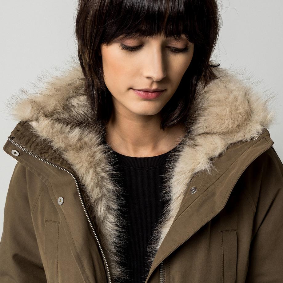Manor Woman Parka avec capuche en fausse fourrure  