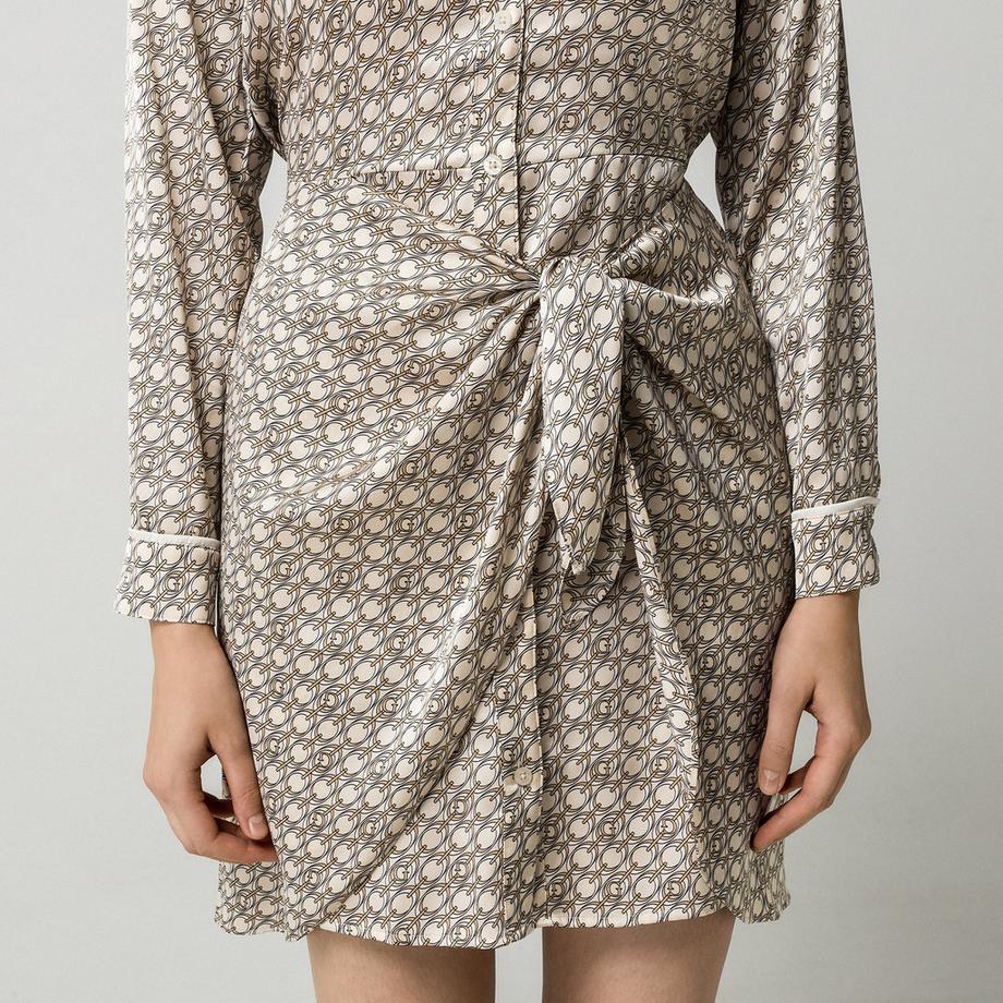 GUESS Shirtdress mit durchgehendem geometrischem Muster und selbstbindendem Gürtel  