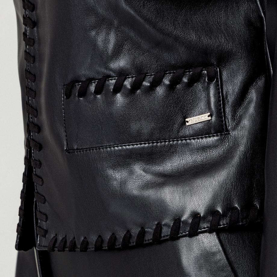 GUESS Cardigan Noir en Faux Cuir avec Détail de Bordure  