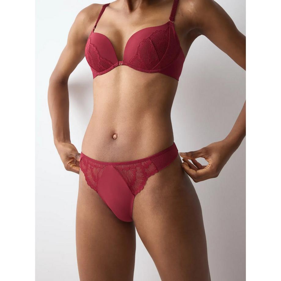 Triumph Love in Lace String  