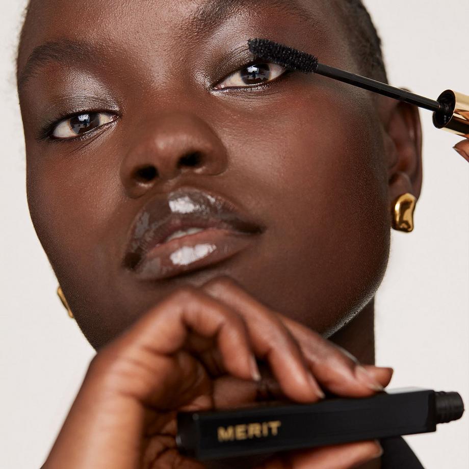 Merit Beauty  Clean Lash - Verlängernde Mascara mit einer Tubing Technologie 