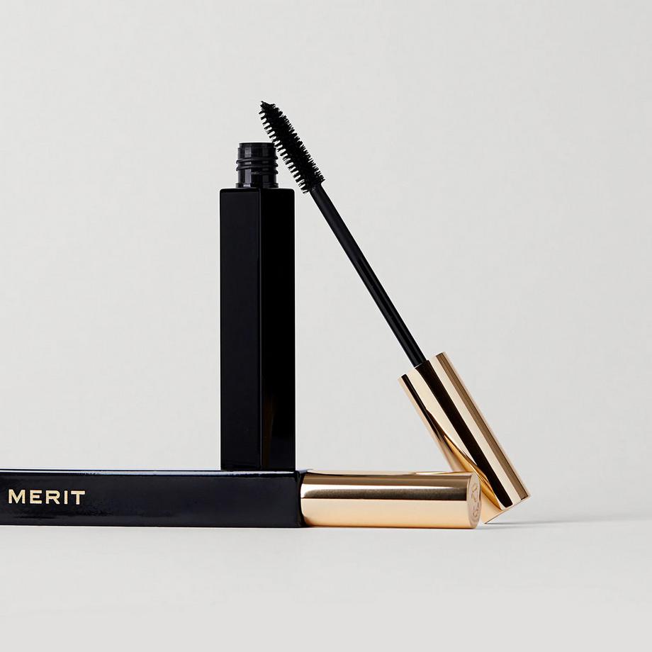 Merit Beauty  Clean Lash - Verlängernde Mascara mit einer Tubing Technologie 