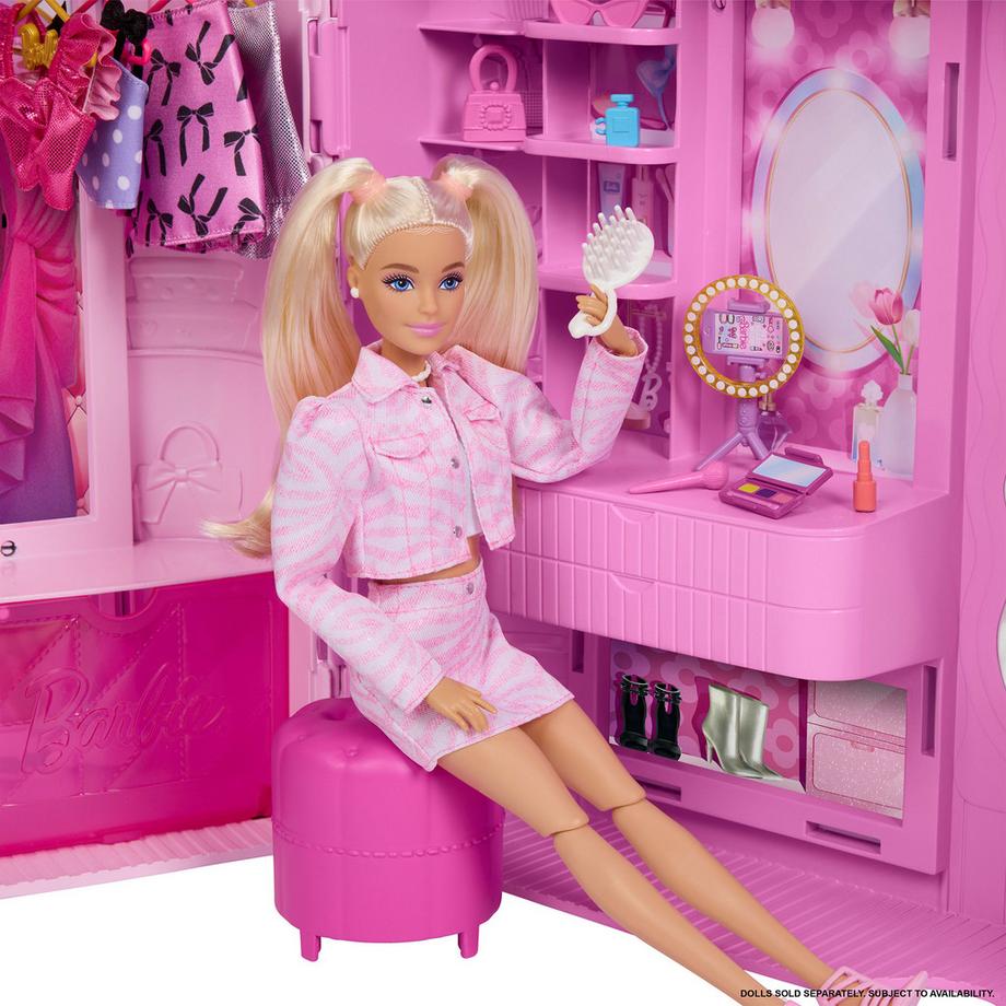 Barbie  Deluxe Style Closet 