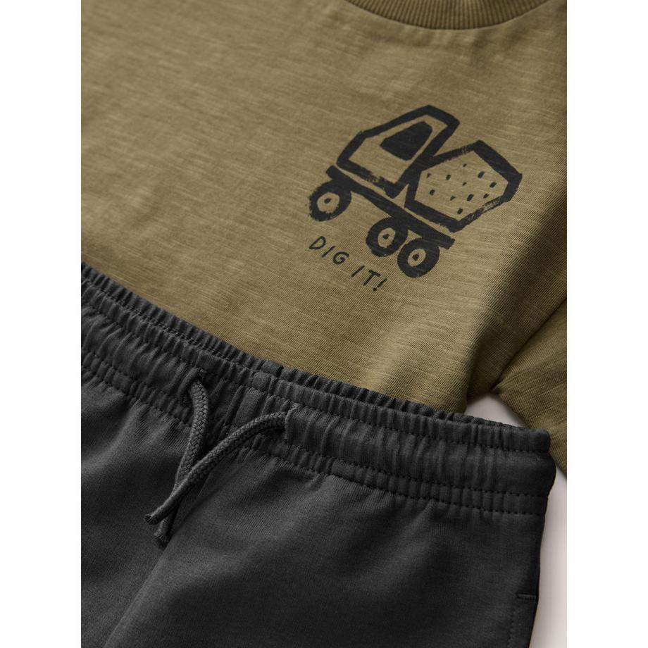 Next  Set, top e shorts 