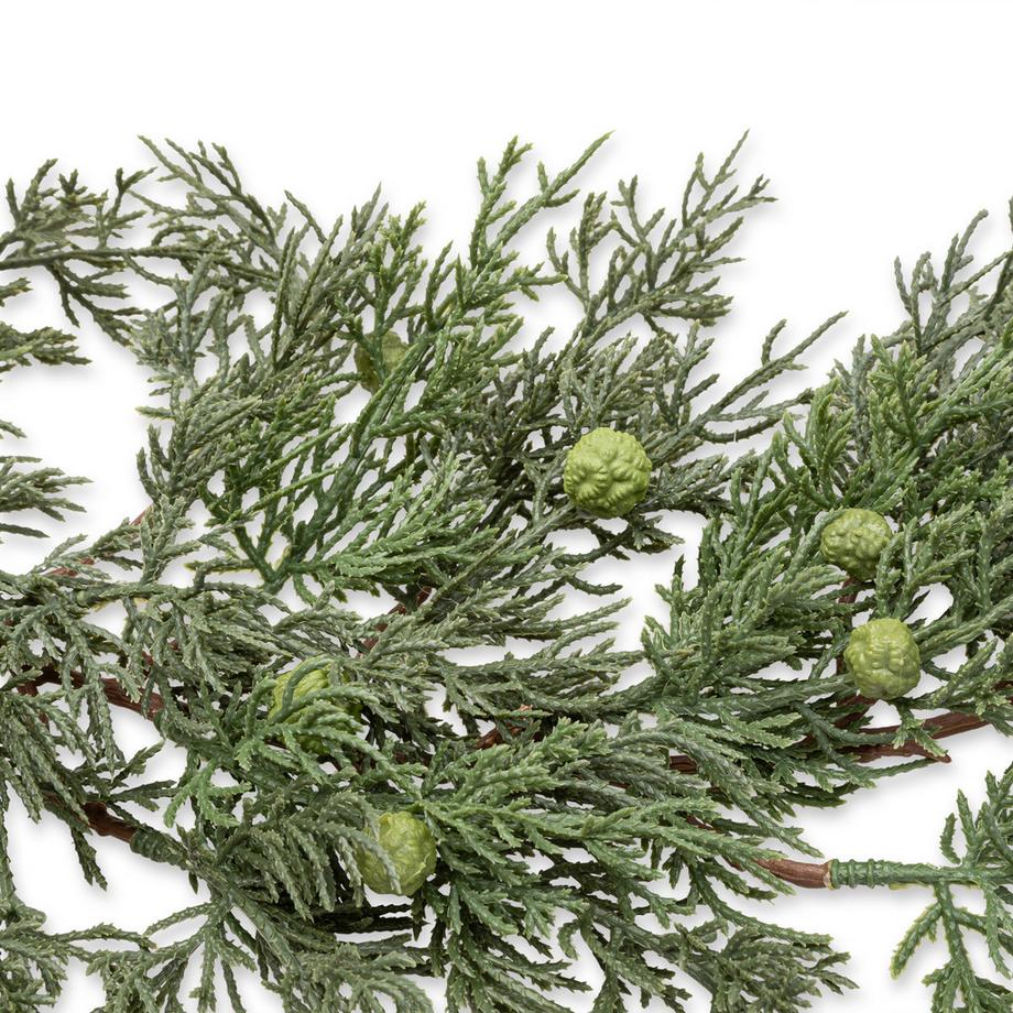 Manor Home Fiore artificiale pine with cone garland 