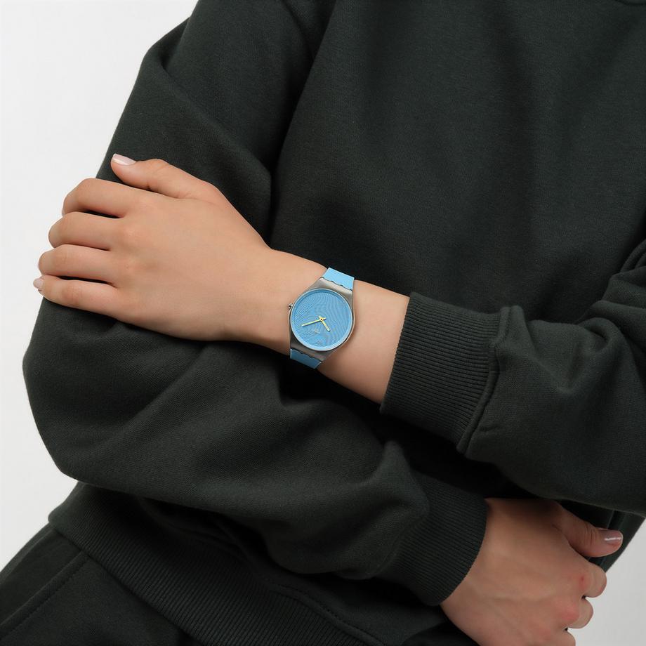 swatch IRIDESCENTLY BLUE Horloge analogique 