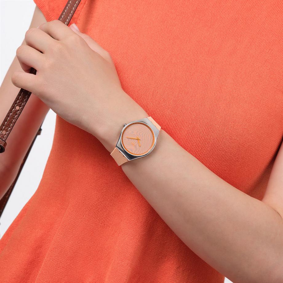 swatch IRIDESCENTLY PEACH Horloge analogique 