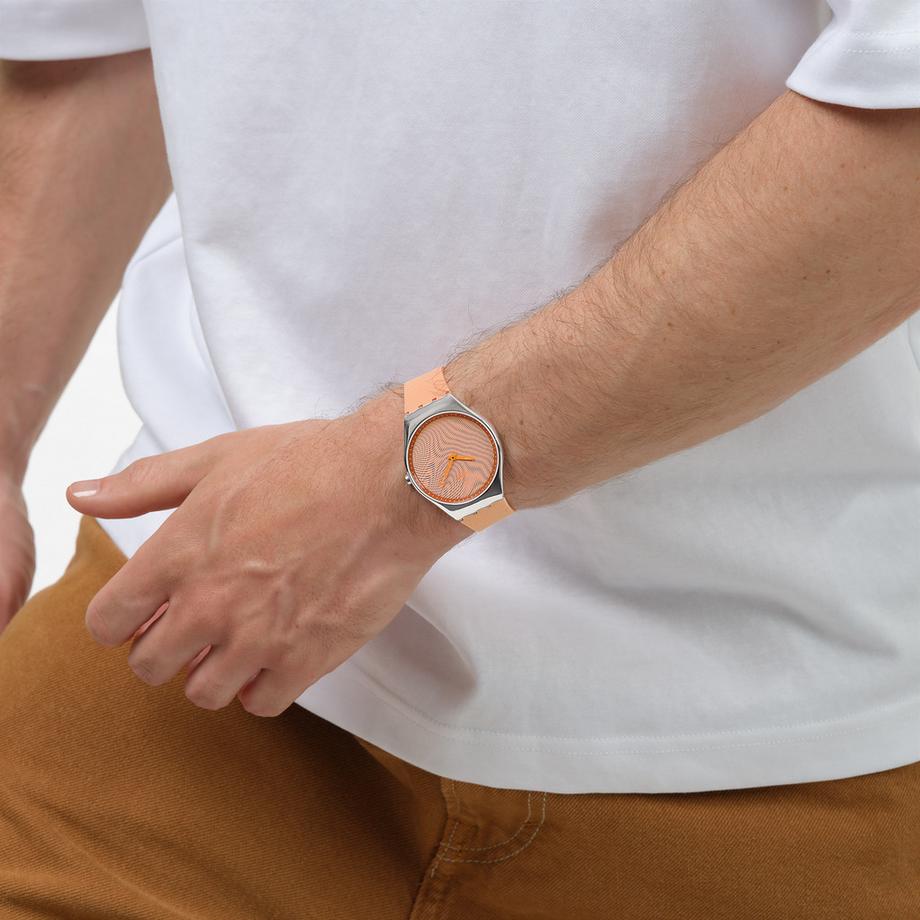 swatch IRIDESCENTLY PEACH Horloge analogique 