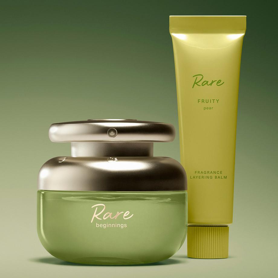 RARE BEAUTY  Rare Beginnings Layering Balm Fruity Pear - Balsamo Profumato 