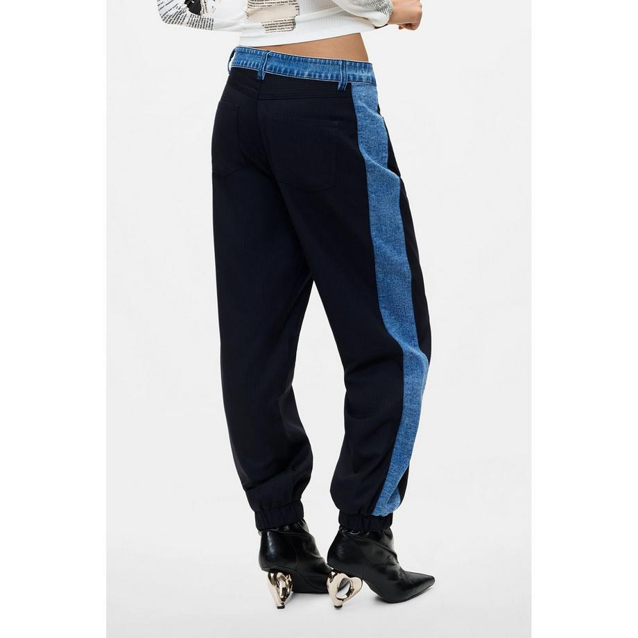Desigual Pantaloni Jogger a Righe Sottili con Pannelli in Denim  
