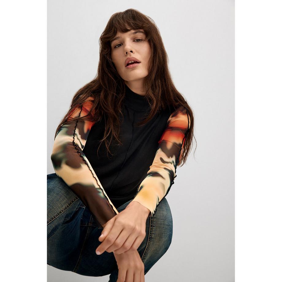 Desigual T-shirt a maniche lunghe con maniche trasparenti stampate  