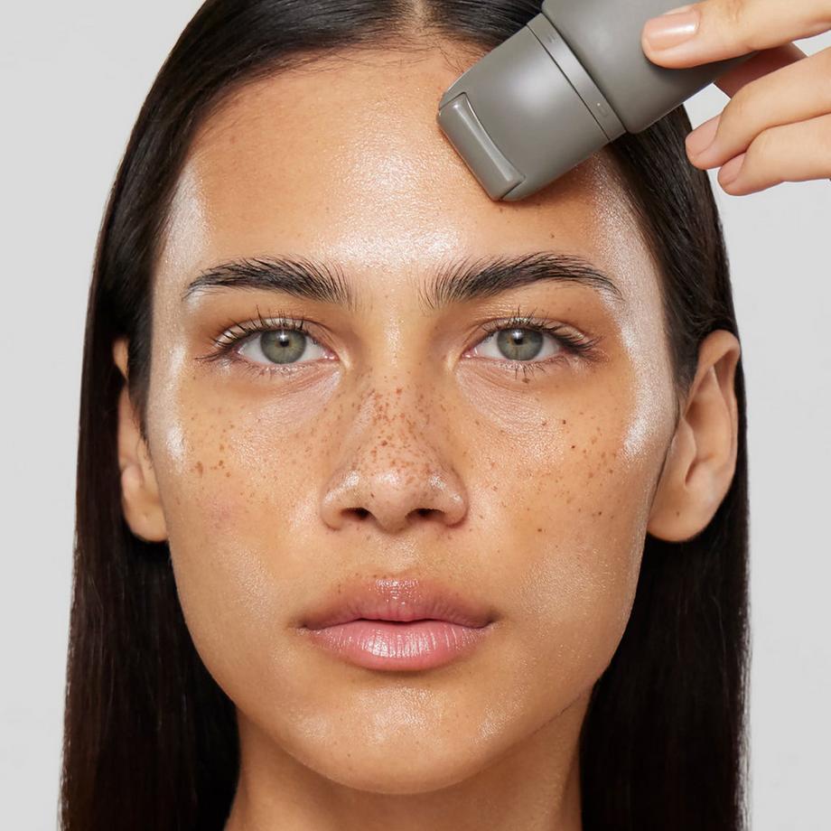 REFY  Glow & Sculpt Primer – Feuchtigkeitsspendender Serum-Primer mit Niacinamid 