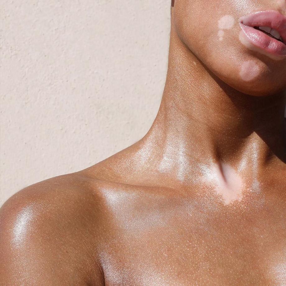 REFY  Body Glow - Leichte, pigmentierte Body-Feuchtigkeitspflege, nicht klebrig 
