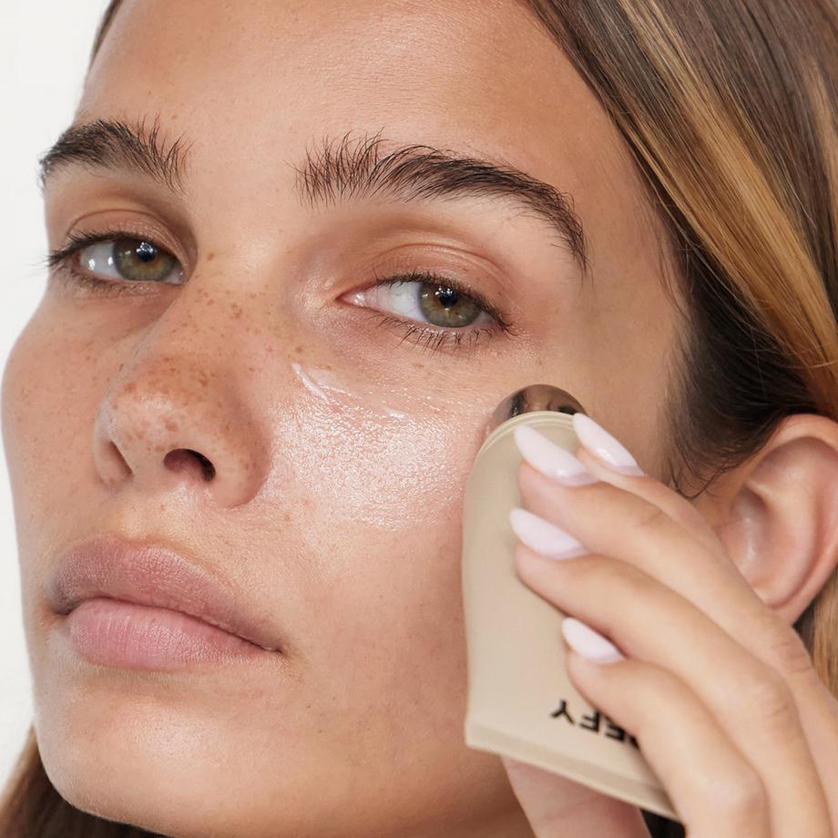 REFY  Blur & Hydrate Primer - Base perfectrice anti-brillance à l'acide hyaluronique 