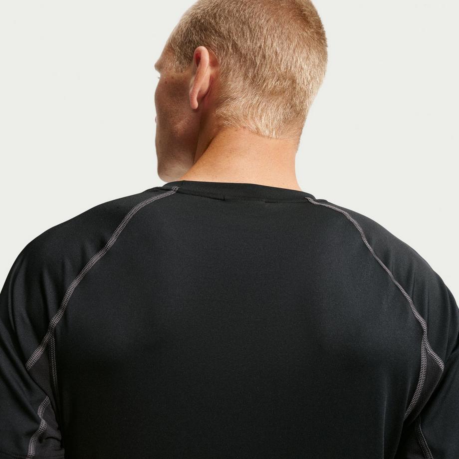 NIKE  T-shirt 