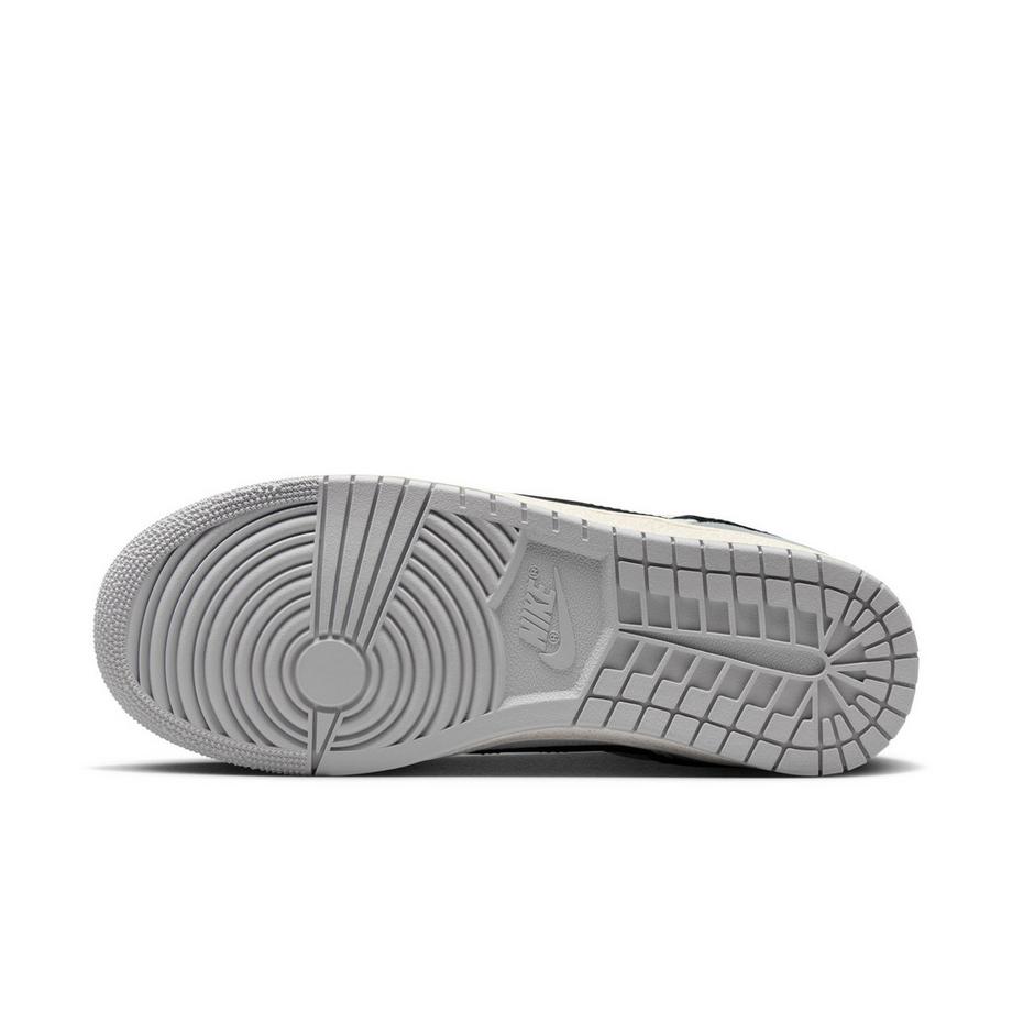 NIKE WMNS AIR JORDAN SKYLINE LOW Sneakers  