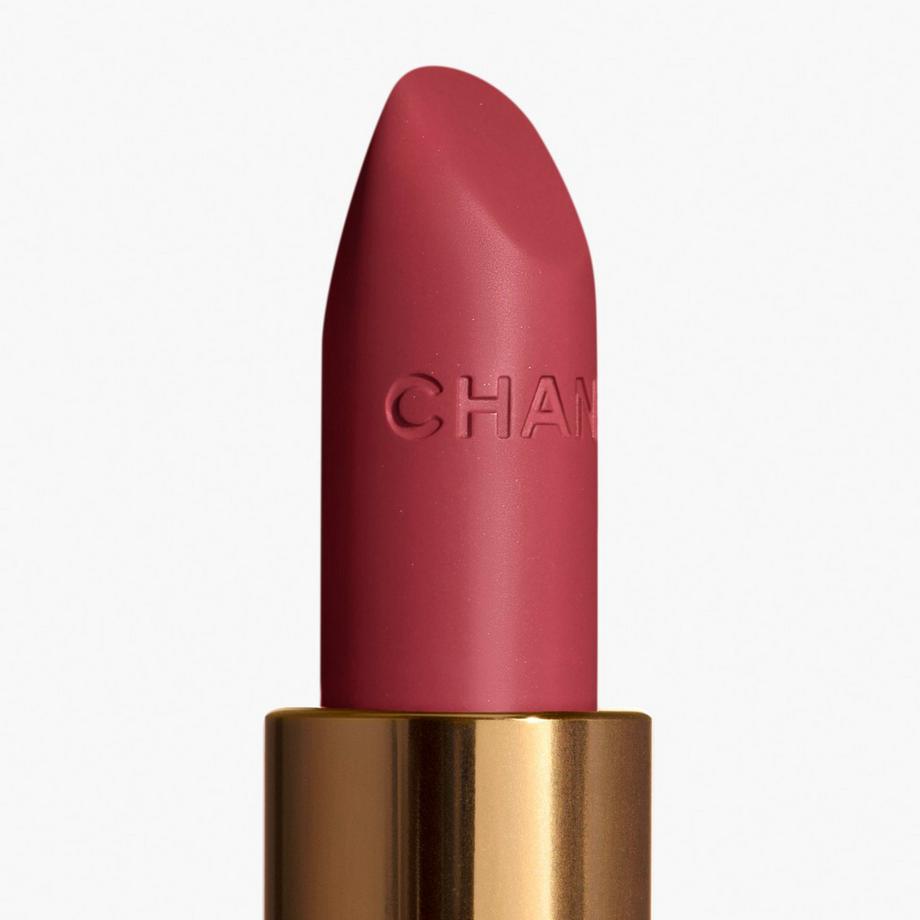 CHANEL  ⁠ SATINIERTER LIPPENSTIFT MIT LANGEM HALT – FEUCHTIGKEITSSPENDENDE UND GLÄTTENDE LIPPENPFLEGE 