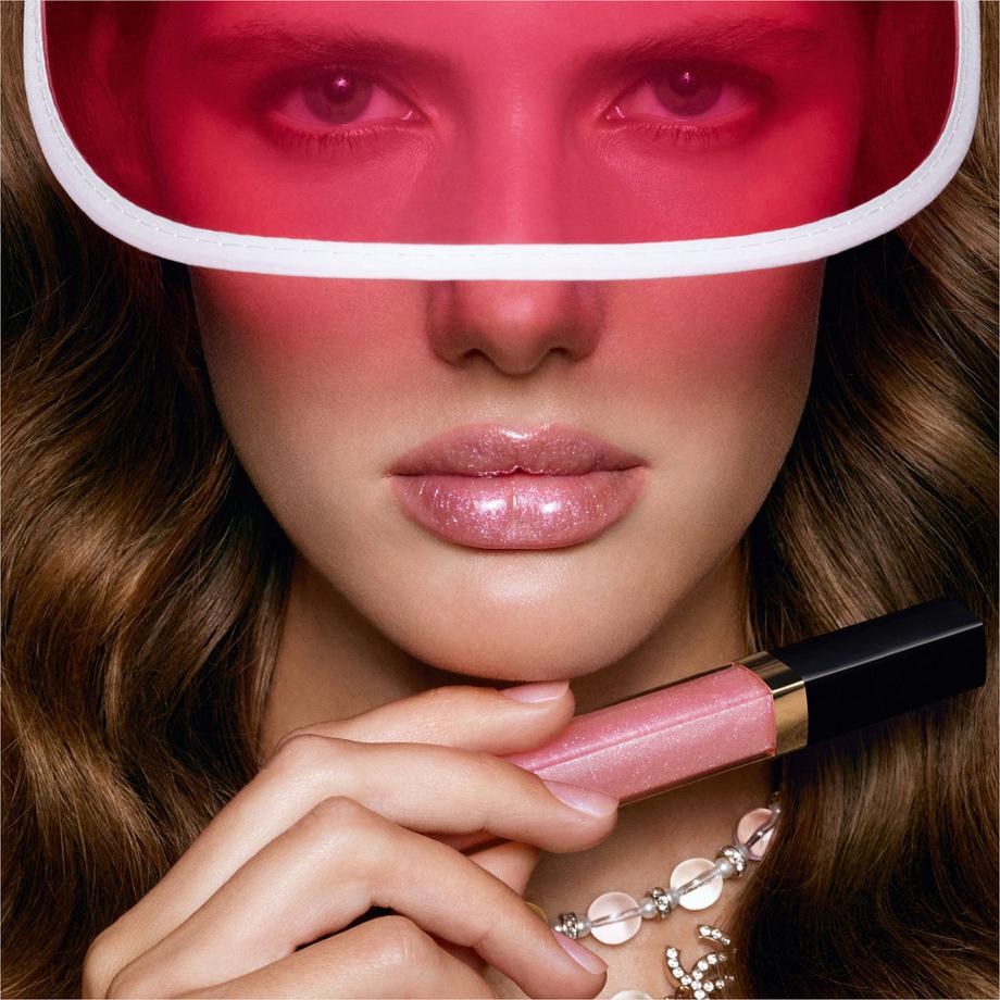 CHANEL v LE GLOSS HAUTE BRILLANCE HYDRATANT ET LISSANT 
