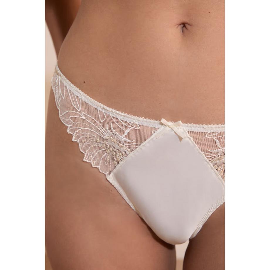 Etam Faveur Tanga  