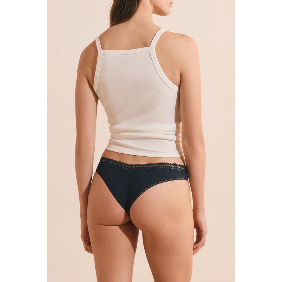 Etam Tanga  