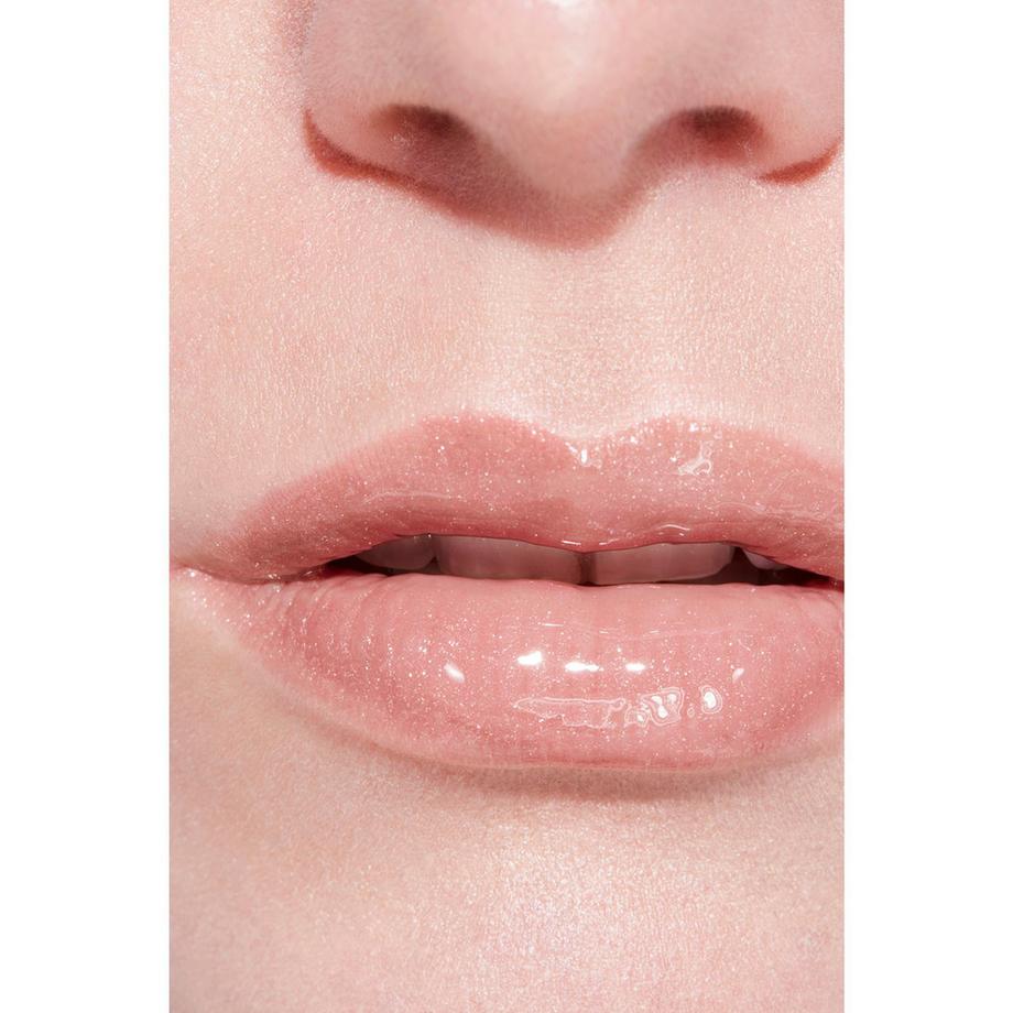 CHANEL v LE GLOSS HAUTE BRILLANCE HYDRATANT ET LISSANT 