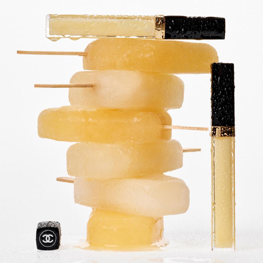 CHANEL v LE GLOSS HAUTE BRILLANCE HYDRATANT ET LISSANT 