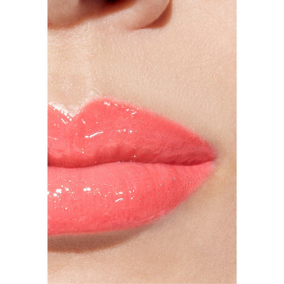 CHANEL  ⁠ DER HOCHGLÄNZENDE GLOSS MIT FEUCHTIGKEITSSPENDENDER UND GLÄTTENDER WIRKUNG 
