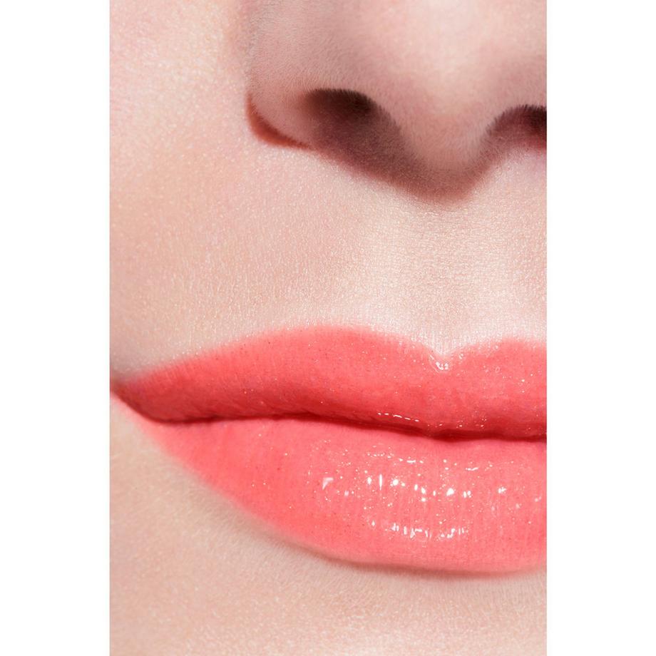 CHANEL  ⁠ DER HOCHGLÄNZENDE GLOSS MIT FEUCHTIGKEITSSPENDENDER UND GLÄTTENDER WIRKUNG 