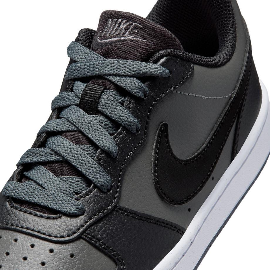 NIKE Low Top Sneakers  
