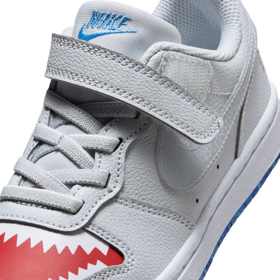 NIKE Low Top Sneakers mit Hai-Zahn Grafik  