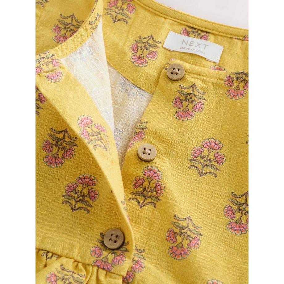 Next  Robe 