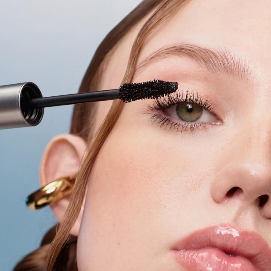 r.e.m.beauty  Treble Maker 3-in-1 - Mascara für Volumen, Schwung und Länge 