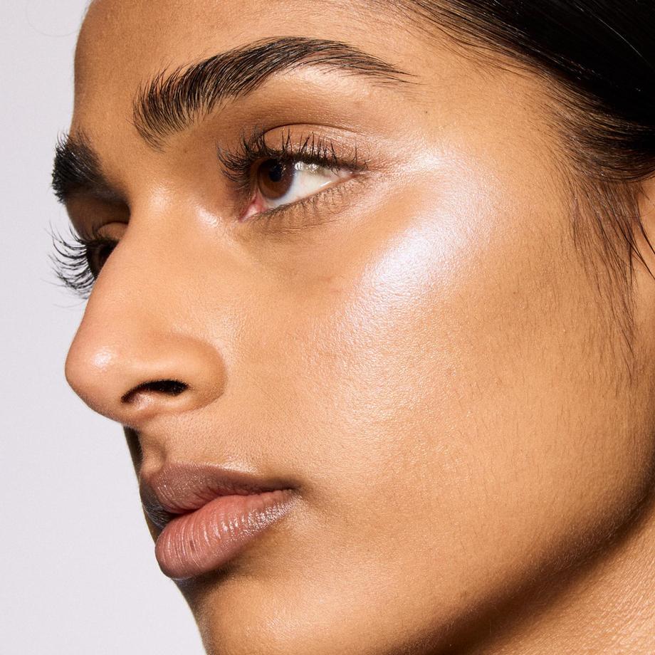 MAC Cosmetics  Glow Play Bouncy Highlighter 