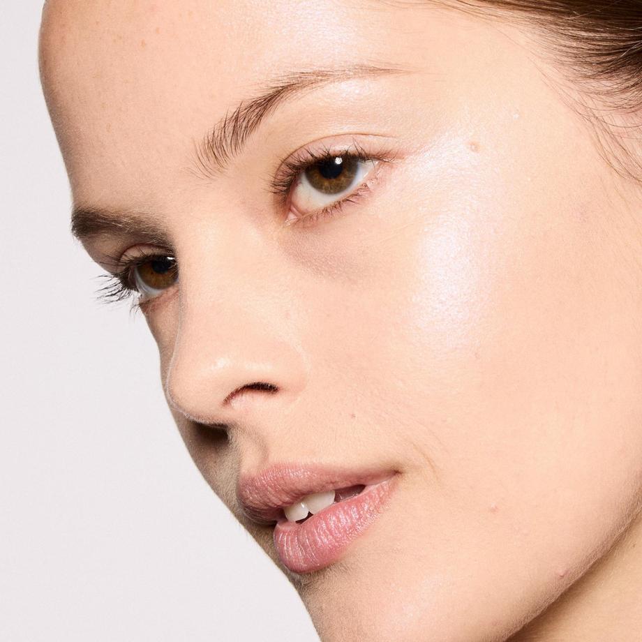 MAC Cosmetics  Glow Play Bouncy Highlighter 
