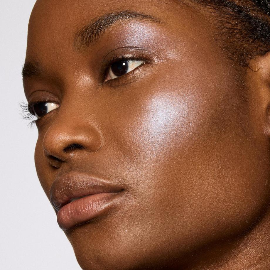 MAC Cosmetics  Glow Play Bouncy Highlighter 