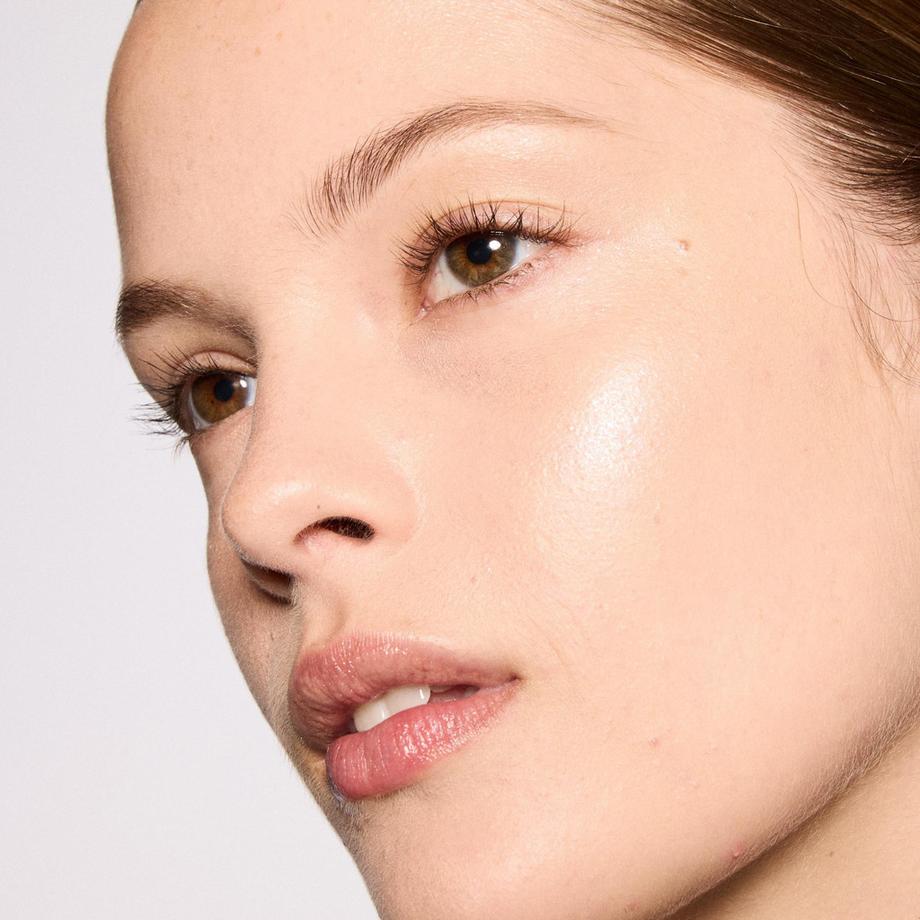 MAC Cosmetics  Glow Play Bouncy Highlighter 