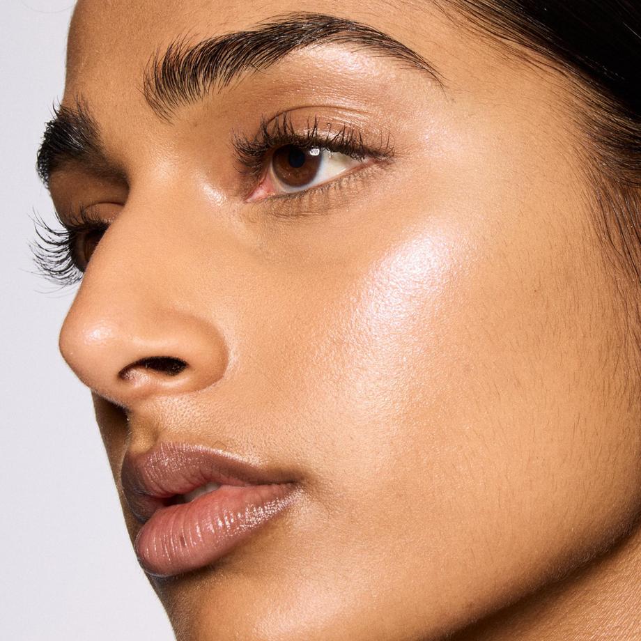 MAC Cosmetics  Glow Play Bouncy Highlighter 